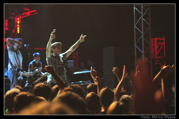 flogging molly live 2011 italy