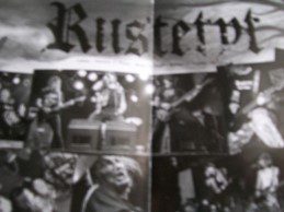 Suomen Mellakka! 10 - ezine Il collage di foto della band ai giorni nostri, dal booklet del vinile del nuovo LP Korppien Parati.