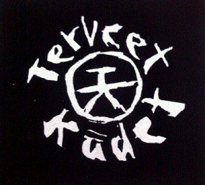 Una versione alternativa, anch’essa adoperata abbastanza spesso, del logo dei  Terveet Kädet.