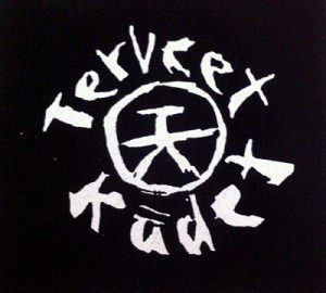 Suomen Mellakka! 4 - ezine Una versione alternativa, anch’essa adoperata abbastanza spesso, del logo dei Terveet Kädet.