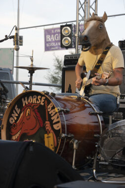 La Nostra Storia 01 One Horse Man Children Of The Beach 2019 - One Horse Band