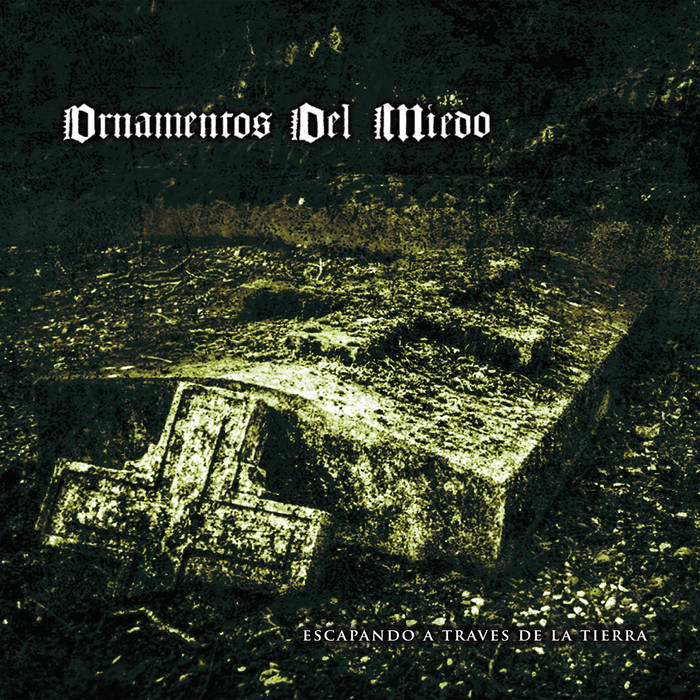 Ornamentos Del Miedo - Ornamentos Del Miedo - Escapando A Través De La Tierra